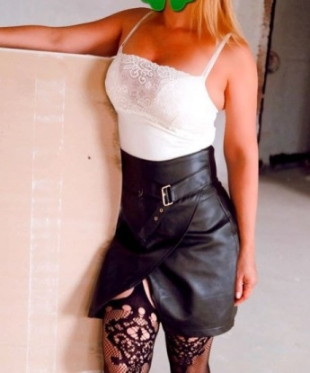 Эффектная и страстная девушка готова разделить с тобой свои фантазии. Мои объятия наполнены нежностью и страстью. Позвони мне, и я подарю тебе океан удовольствия и релаксации! 9422, 30 лет